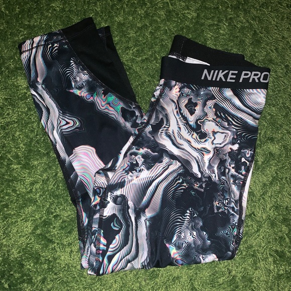 Nike Pants - Nike pro cropped leggings